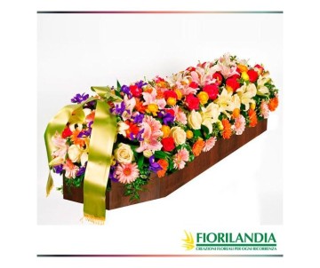 Cofano funebre con fiori di stagione