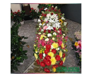 Cofano funebre con fiori di primavera