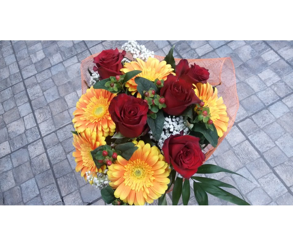 Bouquet di fiori con colori dell'alba