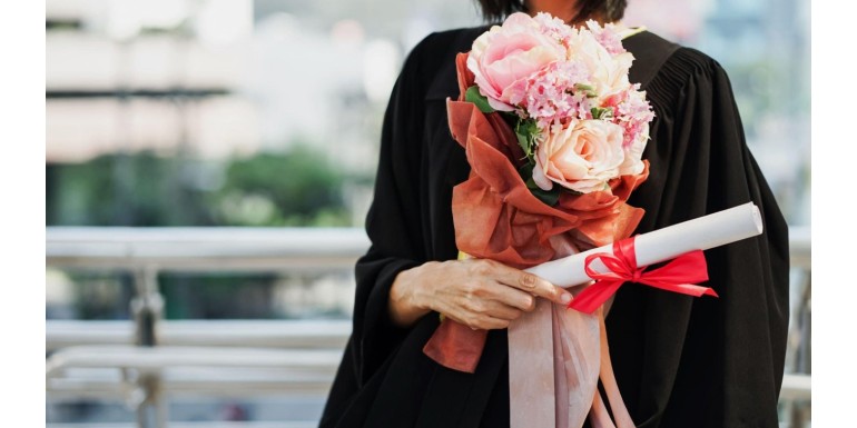 Mazzi di fiori per laurea Milano. Celebra la laurea con Eleganza!